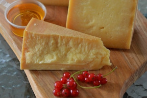 Сыр Велеми коровий 12мес