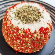 Лактика коровья в обсыпке томат/чеснок